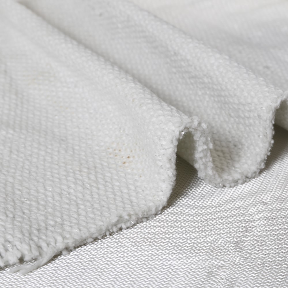 Tissu en fibre céramique : l'armure flexible haute température ultime pour les industries exigeantes