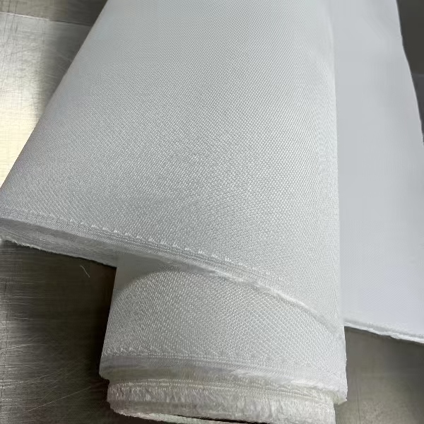 Tissu en silice tissé : protection thermique haute performance pour environnements extrêmes
